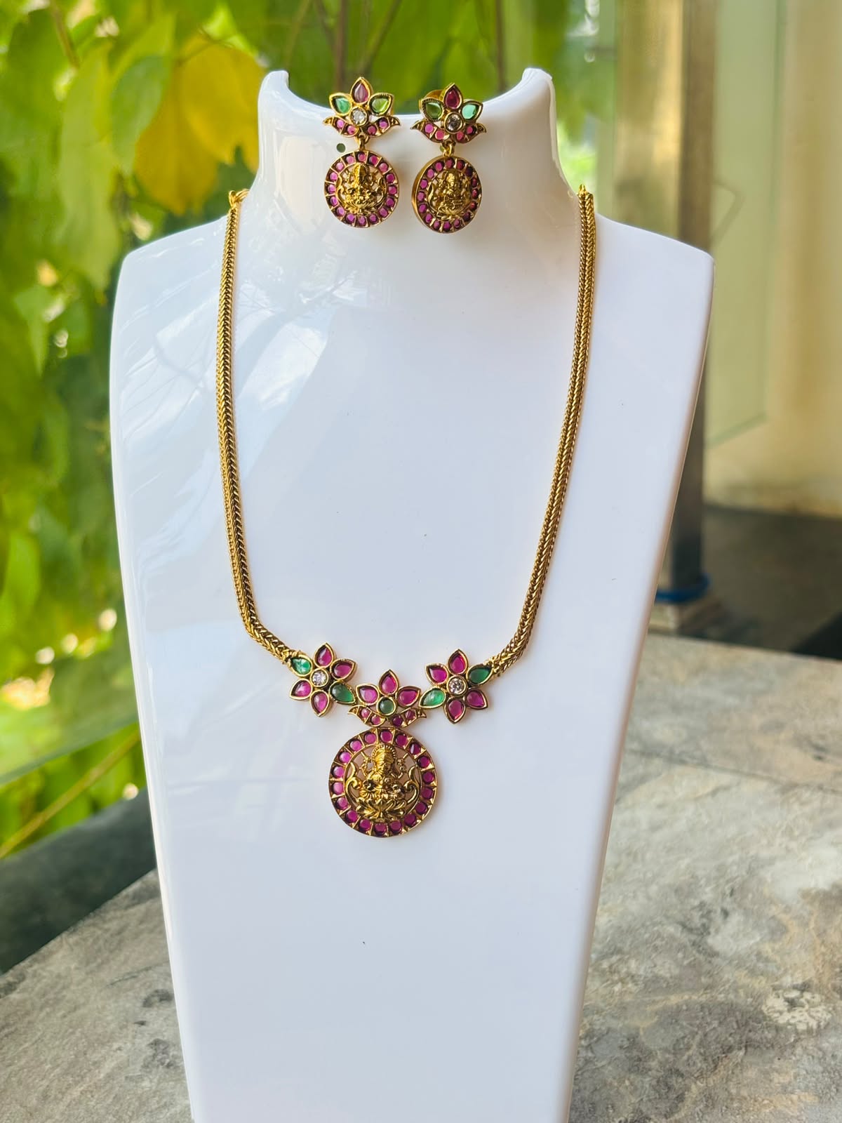 Lakshmi Floral Pendant Set Lakshmi Floral Pendant Set