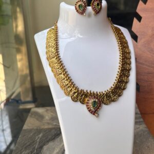 Inspired by the beauty of peacock motifs, this antique necklace set features detailed craftsmanship and sparkling stone embellishments. A perfect choice for weddings, festivals, and grand celebrations.